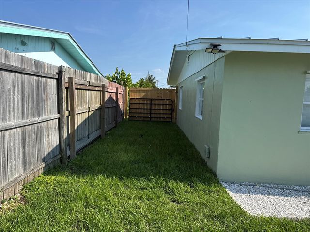 1415 NE Silver Maple Way, Jensen Beach, FL 34957