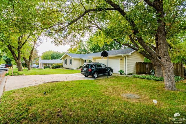 6004 Tumbleweed Terrace, Manhattan, KS 66502