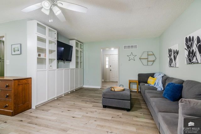 6004 Tumbleweed Terrace, Manhattan, KS 66502