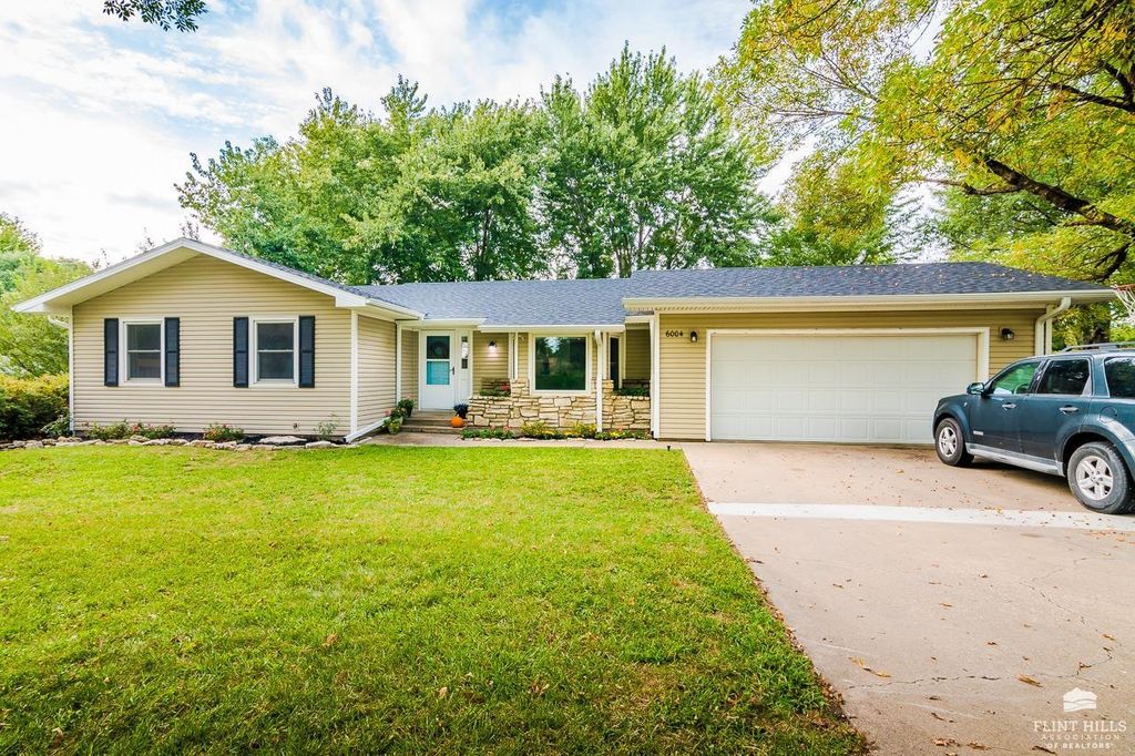 6004 Tumbleweed Terrace, Manhattan, KS 66502