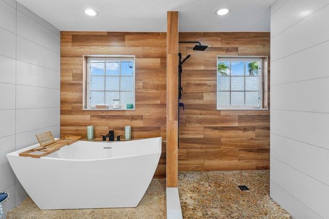 3815 S Lake Drive, Boynton Beach, FL 33435