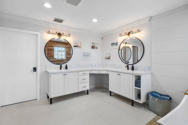 3815 S Lake Drive, Boynton Beach, FL 33435