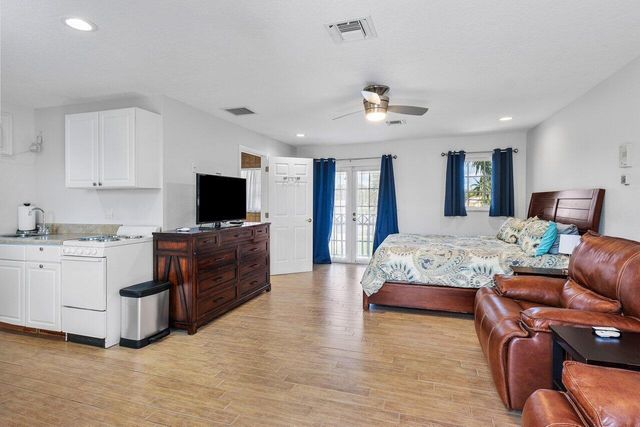 3815 S Lake Drive, Boynton Beach, FL 33435