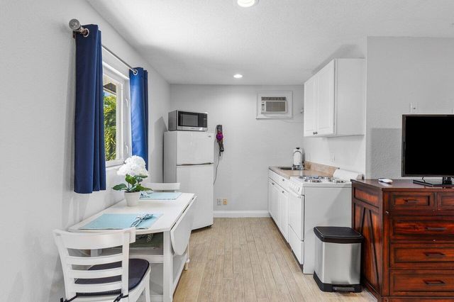 3815 S Lake Drive, Boynton Beach, FL 33435