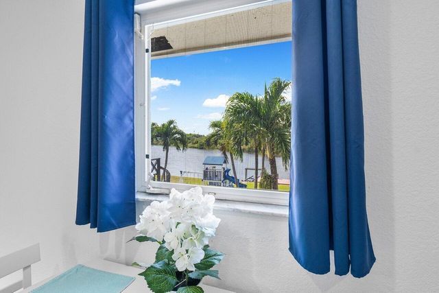 3815 S Lake Drive, Boynton Beach, FL 33435
