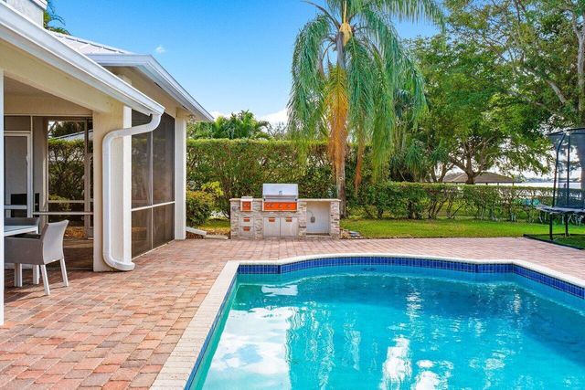 3815 S Lake Drive, Boynton Beach, FL 33435
