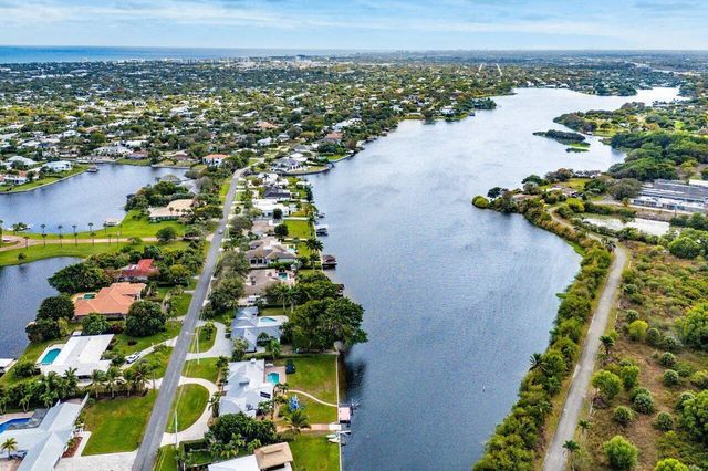 3815 S Lake Drive, Boynton Beach, FL 33435