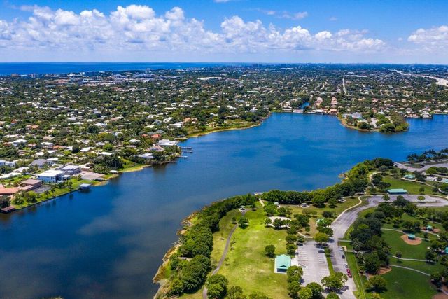 3815 S Lake Drive, Boynton Beach, FL 33435