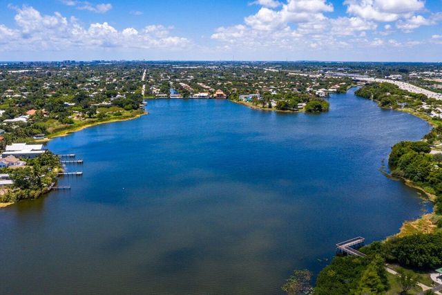 3815 S Lake Drive, Boynton Beach, FL 33435