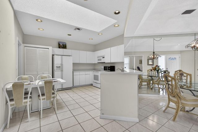 9868 D Summerbrook Terrace, Boynton Beach, FL 33437