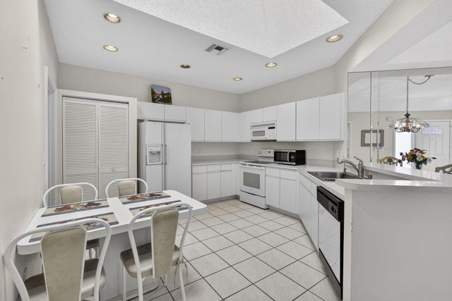 9868 D Summerbrook Terrace, Boynton Beach, FL 33437