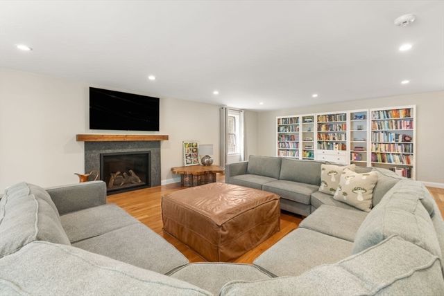 42 North St, Norfolk, MA 02056