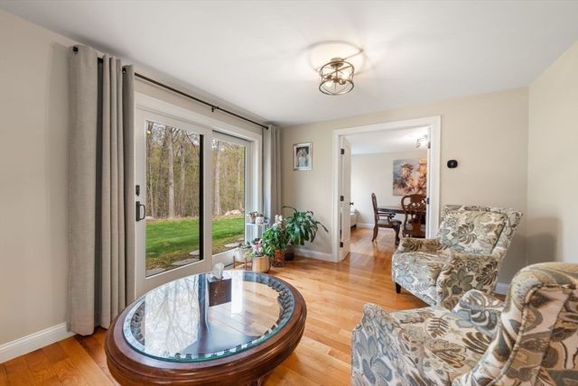 42 North St, Norfolk, MA 02056
