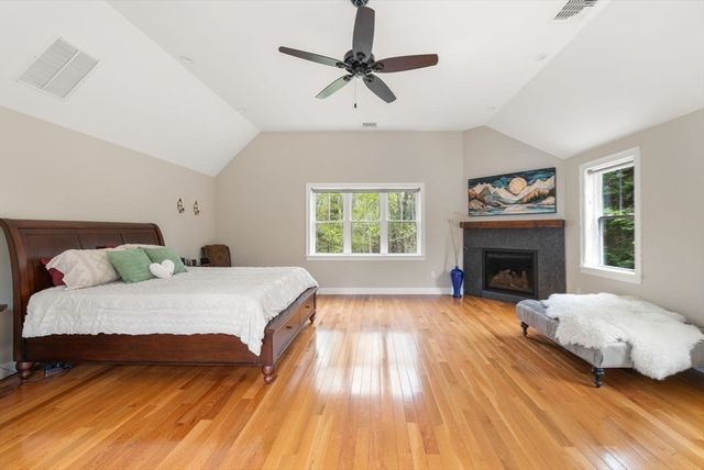 42 North St, Norfolk, MA 02056