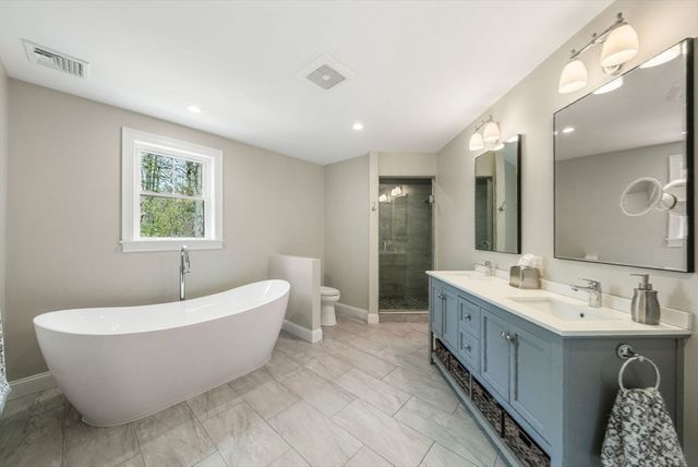 42 North St, Norfolk, MA 02056