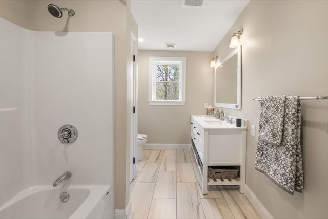 42 North St, Norfolk, MA 02056