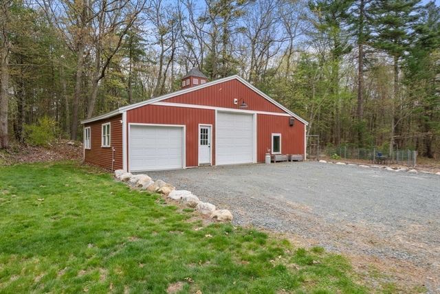 42 North St, Norfolk, MA 02056