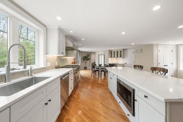 42 North St, Norfolk, MA 02056