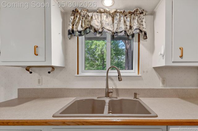 721 Robbinann Drive, Waterford Charter Township, MI 48328