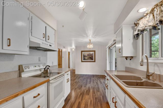 721 Robbinann Drive, Waterford Charter Township, MI 48328