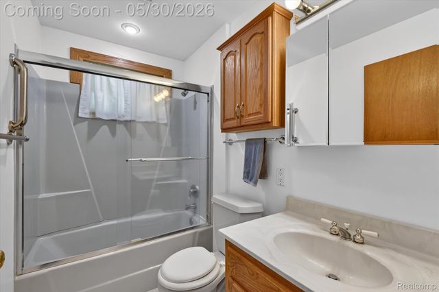 721 Robbinann Drive, Waterford Charter Township, MI 48328