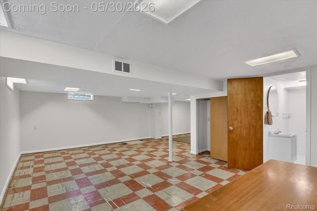 721 Robbinann Drive, Waterford Charter Township, MI 48328