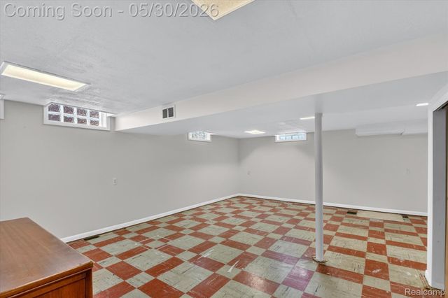 721 Robbinann Drive, Waterford Charter Township, MI 48328