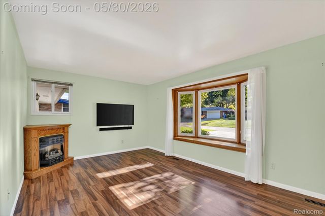 721 Robbinann Drive, Waterford Charter Township, MI 48328