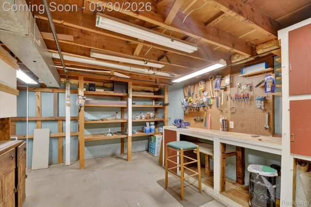 721 Robbinann Drive, Waterford Charter Township, MI 48328