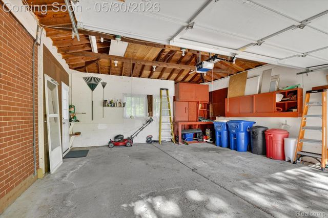 721 Robbinann Drive, Waterford Charter Township, MI 48328