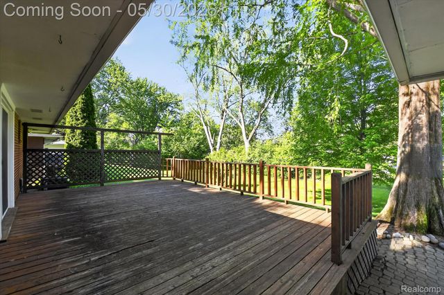 721 Robbinann Drive, Waterford Charter Township, MI 48328