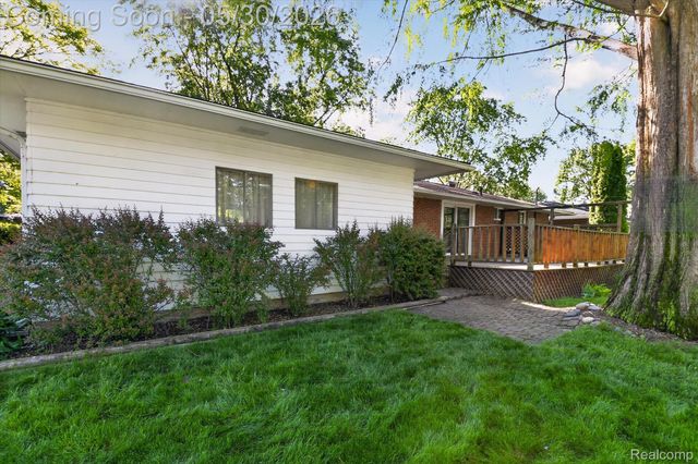 721 Robbinann Drive, Waterford Charter Township, MI 48328