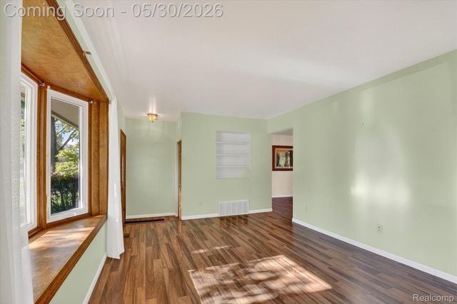721 Robbinann Drive, Waterford Charter Township, MI 48328