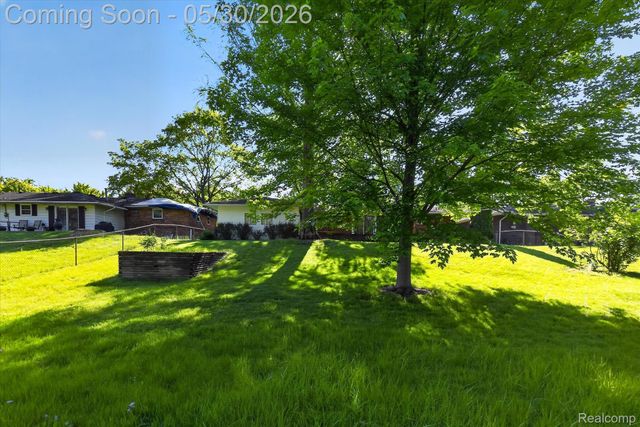 721 Robbinann Drive, Waterford Charter Township, MI 48328