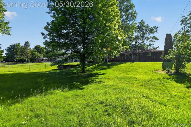 721 Robbinann Drive, Waterford Charter Township, MI 48328