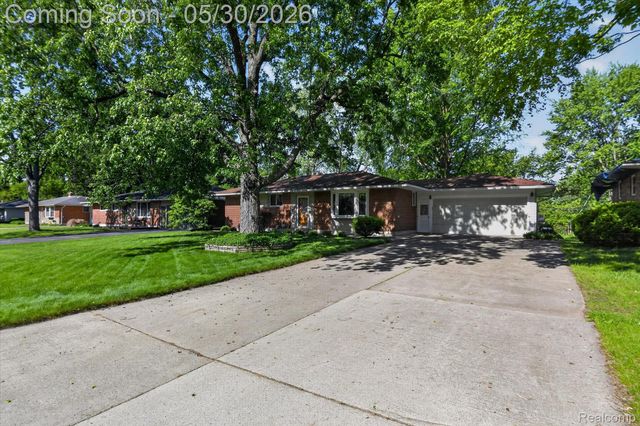 721 Robbinann Drive, Waterford Charter Township, MI 48328