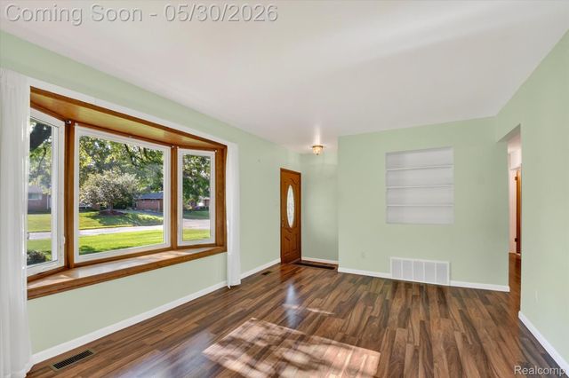 721 Robbinann Drive, Waterford Charter Township, MI 48328