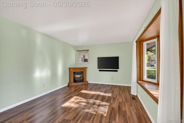721 Robbinann Drive, Waterford Charter Township, MI 48328
