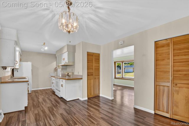 721 Robbinann Drive, Waterford Charter Township, MI 48328