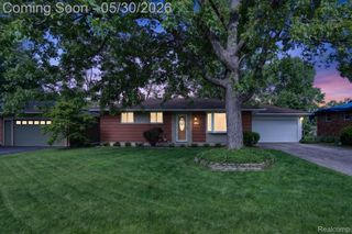 721 Robbinann Drive, Waterford Charter Township, MI 48328
