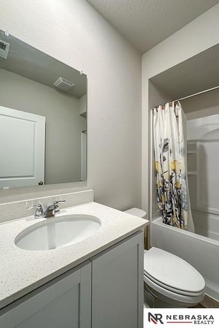 8516 S 184th Way, Omaha, NE 68136