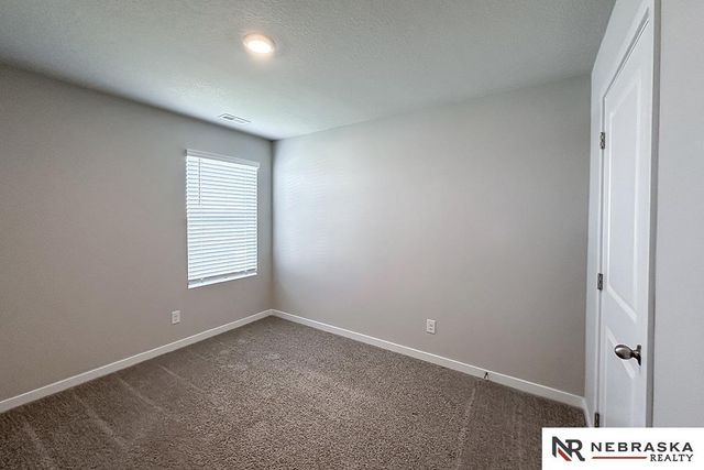 8516 S 184th Way, Omaha, NE 68136