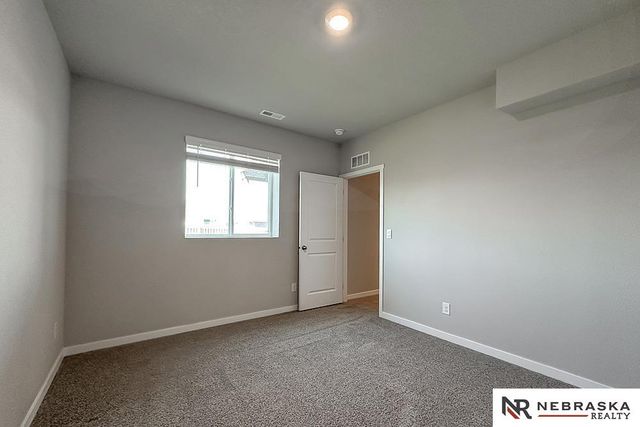 8516 S 184th Way, Omaha, NE 68136