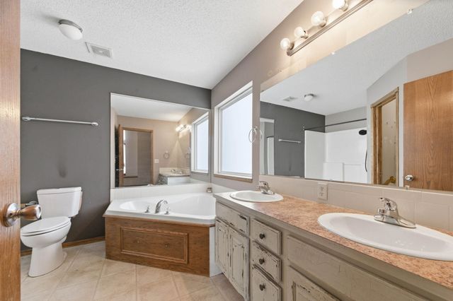 11420 E Pine Meadow Ct, Wichita, KS 67206