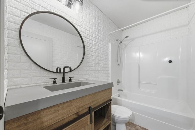 11420 E Pine Meadow Ct, Wichita, KS 67206