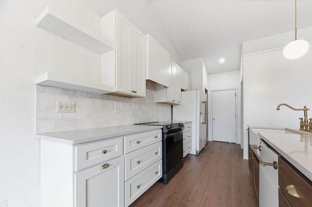 11420 E Pine Meadow Ct, Wichita, KS 67206