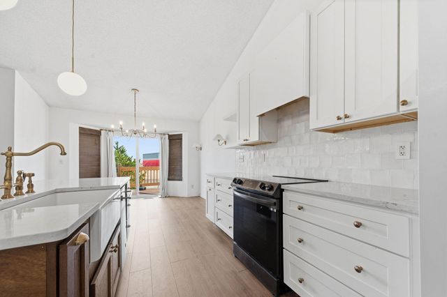 11420 E Pine Meadow Ct, Wichita, KS 67206