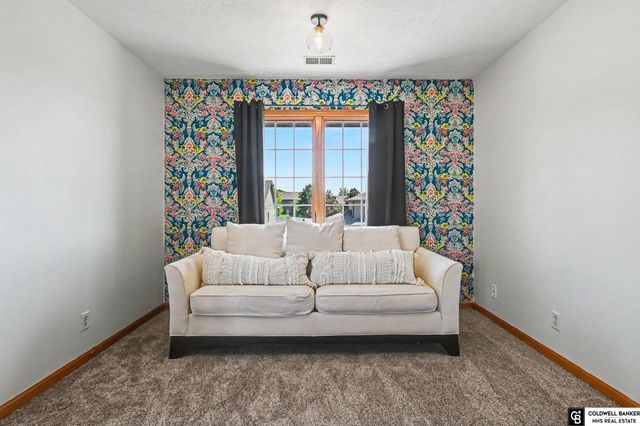 18328 Polk Street, Omaha, NE 68135