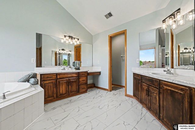 18328 Polk Street, Omaha, NE 68135