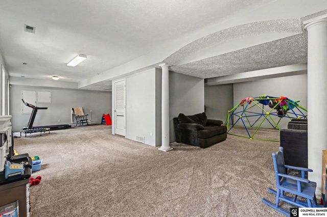 18328 Polk Street, Omaha, NE 68135